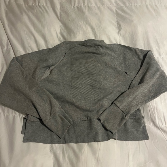 grey cropped nike crewneck sweatshirt with cutouts and logo on back - Picture 3 of 5